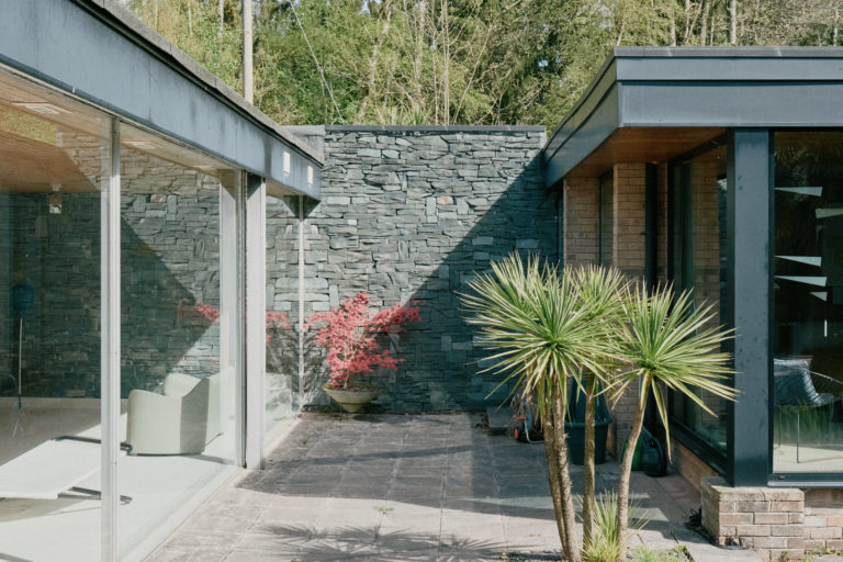 MODERNIST NOTTINGHAM, NG15 - SHOOTFACTORY - OTHER UK HOUSES
