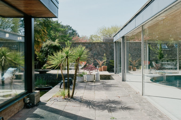 MODERNIST NOTTINGHAM, NG15 - SHOOTFACTORY - OTHER UK HOUSES