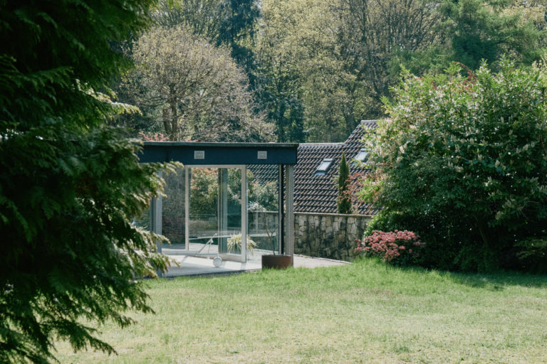 MODERNIST NOTTINGHAM, NG15 - SHOOTFACTORY - OTHER UK HOUSES