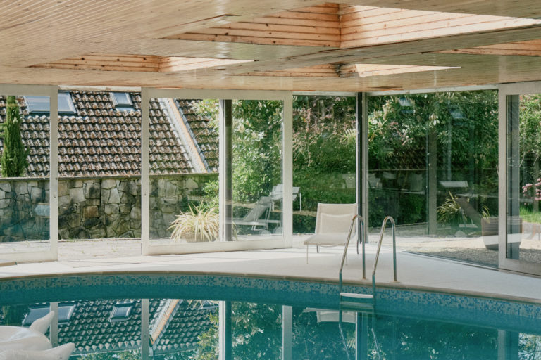 MODERNIST NOTTINGHAM, NG15 - SHOOTFACTORY - OTHER UK HOUSES