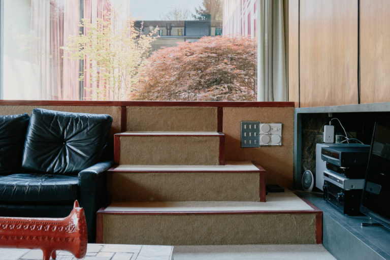 MODERNIST NOTTINGHAM, NG15 - SHOOTFACTORY - OTHER UK HOUSES