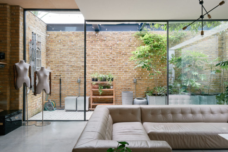 DOUGLAS LONDON, E8 - SHOOTFACTORY - LONDON HOUSES