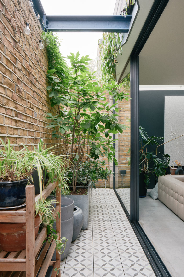 DOUGLAS LONDON, E8 - SHOOTFACTORY - LONDON HOUSES