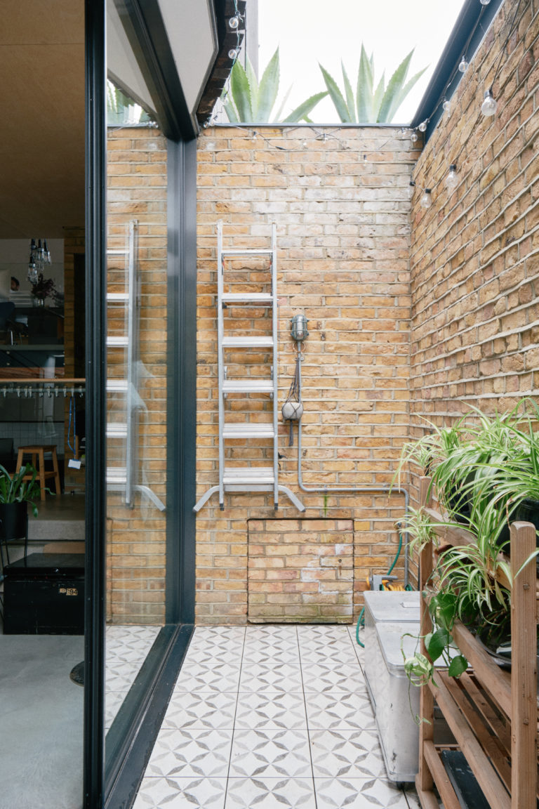 DOUGLAS LONDON, E8 - SHOOTFACTORY - LONDON HOUSES