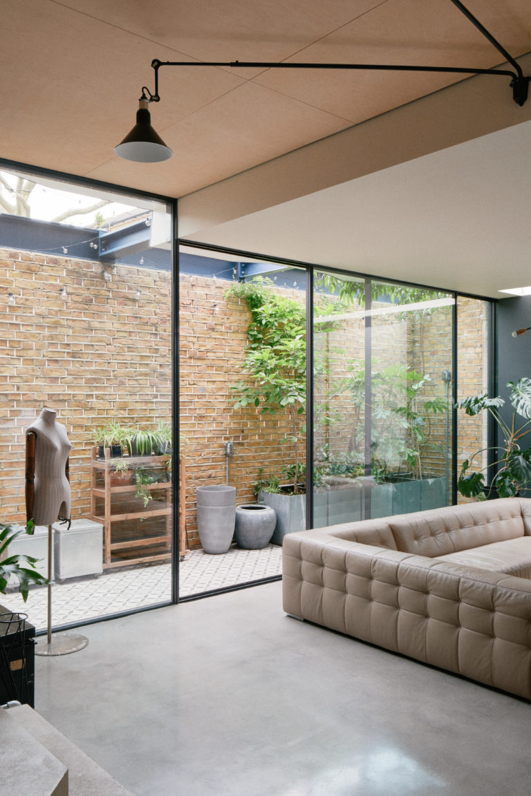 DOUGLAS LONDON, E8 - SHOOTFACTORY - LONDON HOUSES