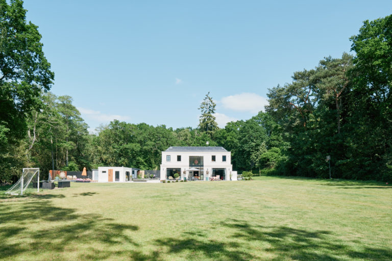 LAWFORDS SURREY, GU3 - SHOOTFACTORY - OTHER UK HOUSES