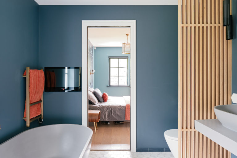 LAWFORDS SURREY, GU3 - SHOOTFACTORY - OTHER UK HOUSES