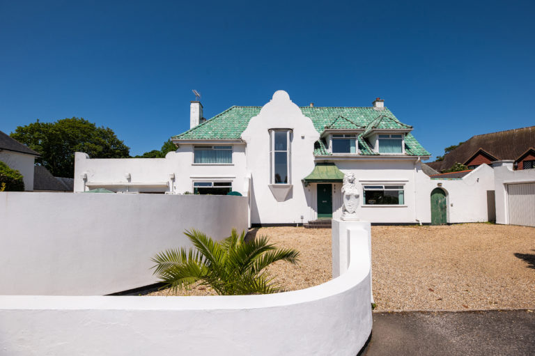 SANDY SHORE KENT, CT10 - SHOOTFACTORY - OTHER UK HOUSES