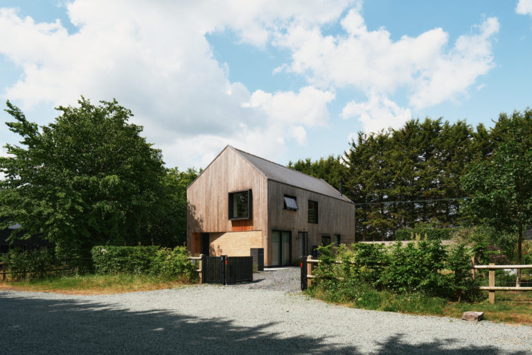WICKHAM BARN ESSEX, CM5 - SHOOTFACTORY - OTHER UK HOUSES