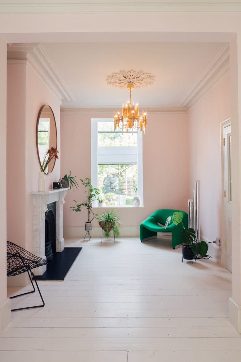 Blush - White Painted Floor Location House - Shootfactory 