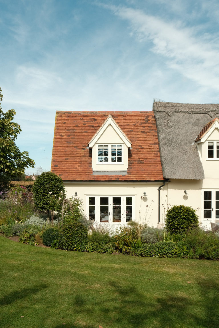 THATCHED COTTAGE NEWMARKET, CB8 - SHOOTFACTORY - OTHER UK
