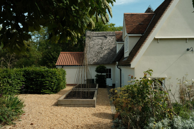 THATCHED COTTAGE NEWMARKET, CB8 - SHOOTFACTORY - OTHER UK