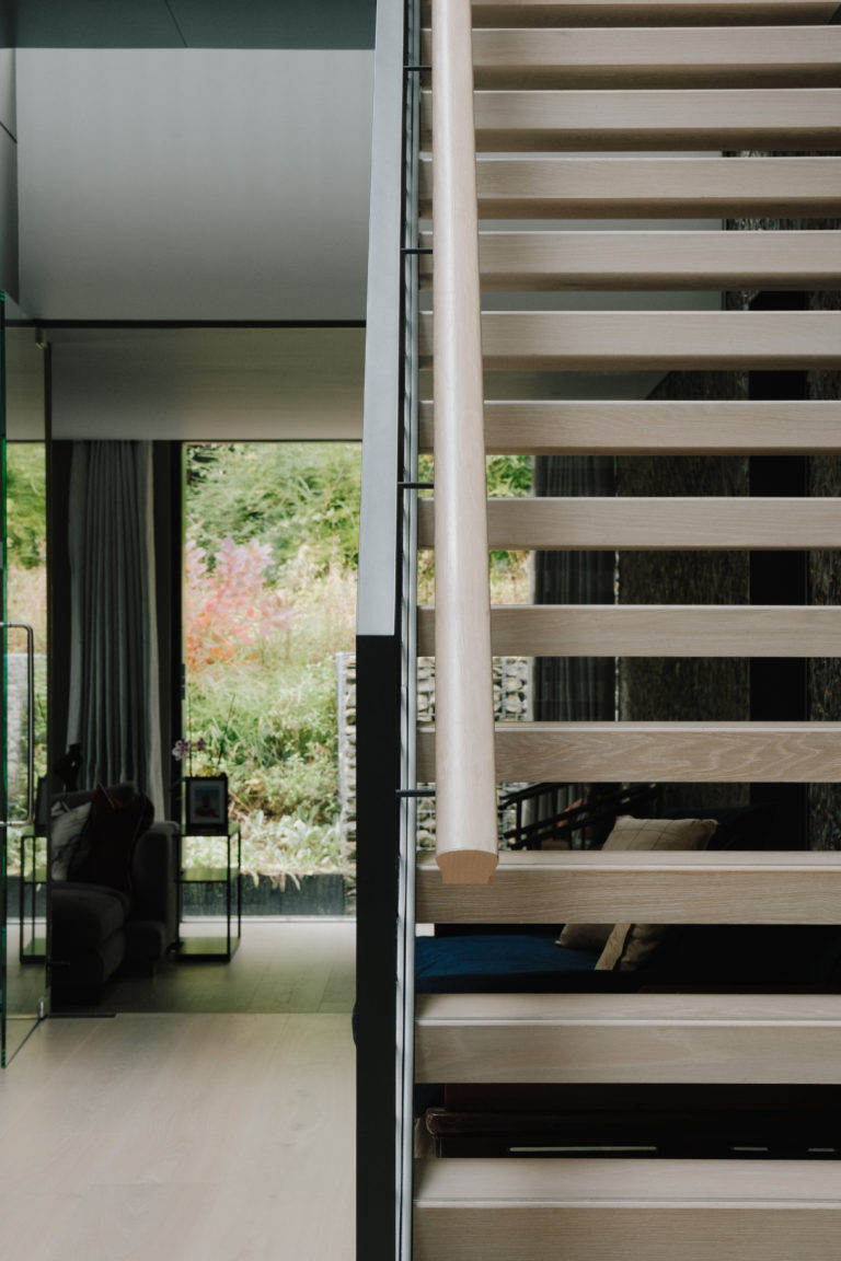 HILLSIDE GUILDFORD, GU5 - SHOOTFACTORY - OTHER UK HOUSES