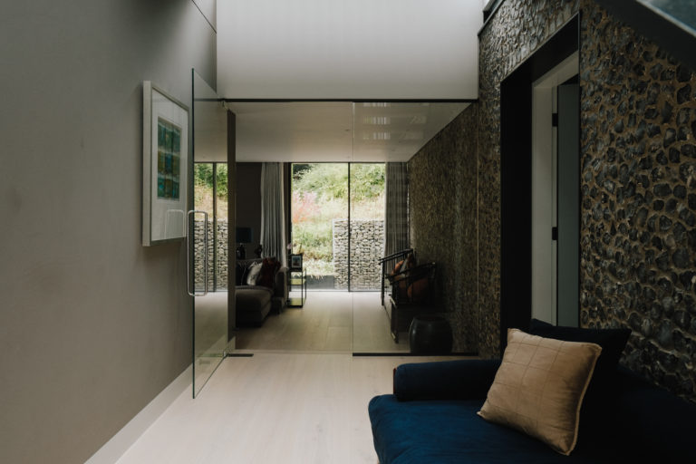 HILLSIDE GUILDFORD, GU5 - SHOOTFACTORY - OTHER UK HOUSES