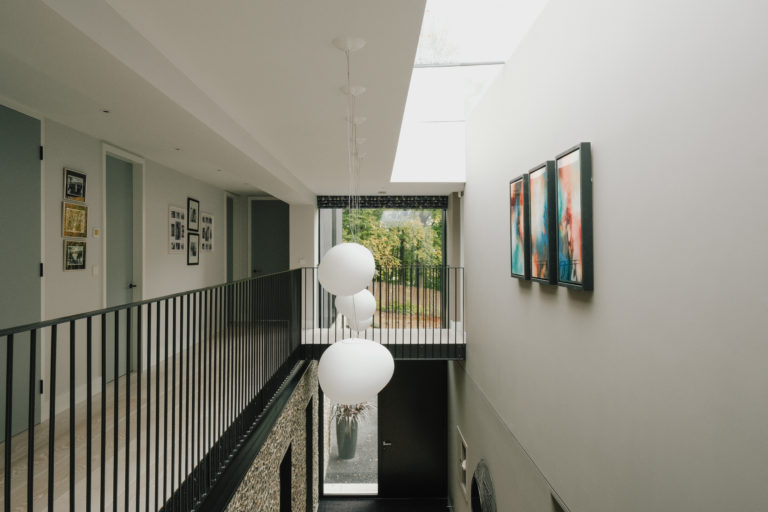 HILLSIDE GUILDFORD, GU5 - SHOOTFACTORY - OTHER UK HOUSES