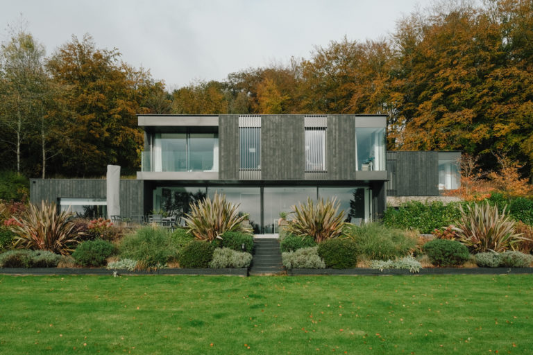 HILLSIDE GUILDFORD, GU5 - SHOOTFACTORY - OTHER UK HOUSES