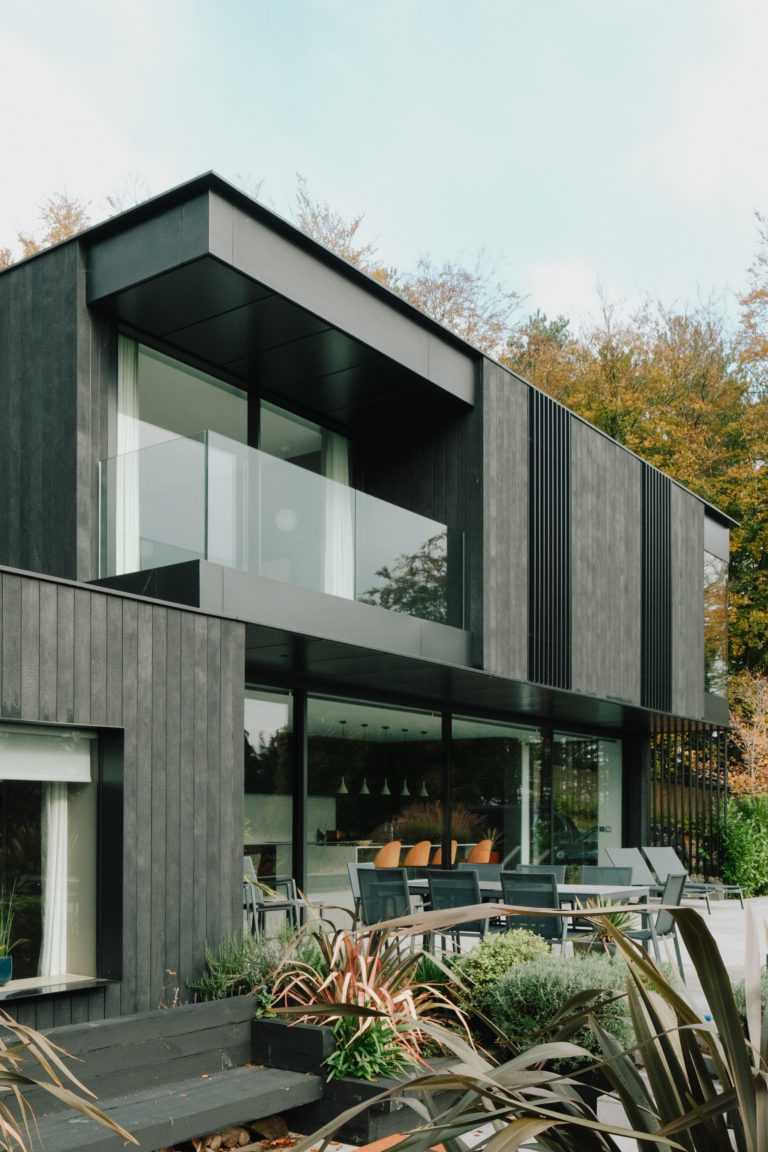 HILLSIDE GUILDFORD, GU5 - SHOOTFACTORY - OTHER UK HOUSES