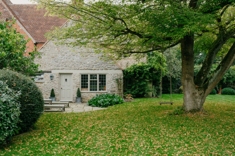 THE VALE OXFORDSHIRE, SN7 - SHOOTFACTORY - OTHER UK HOUSES