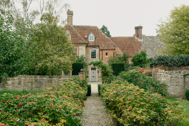 THE VALE OXFORDSHIRE, SN7 - SHOOTFACTORY - OTHER UK HOUSES