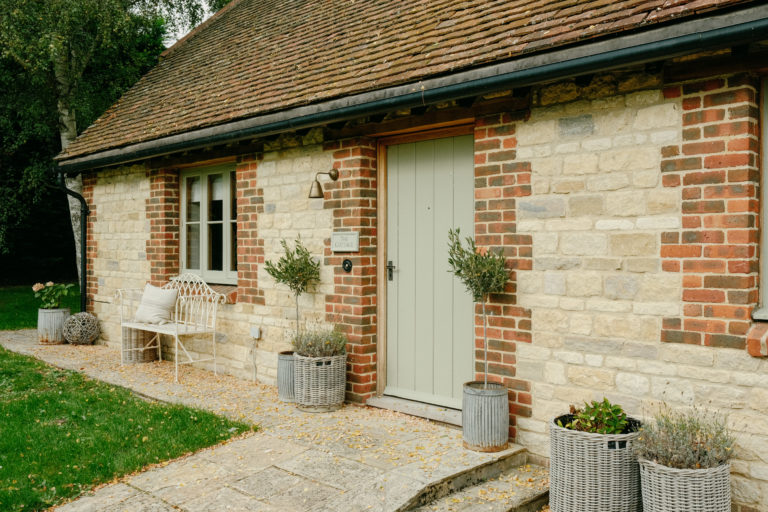 THE VALE OXFORDSHIRE, SN7 - SHOOTFACTORY - OTHER UK HOUSES