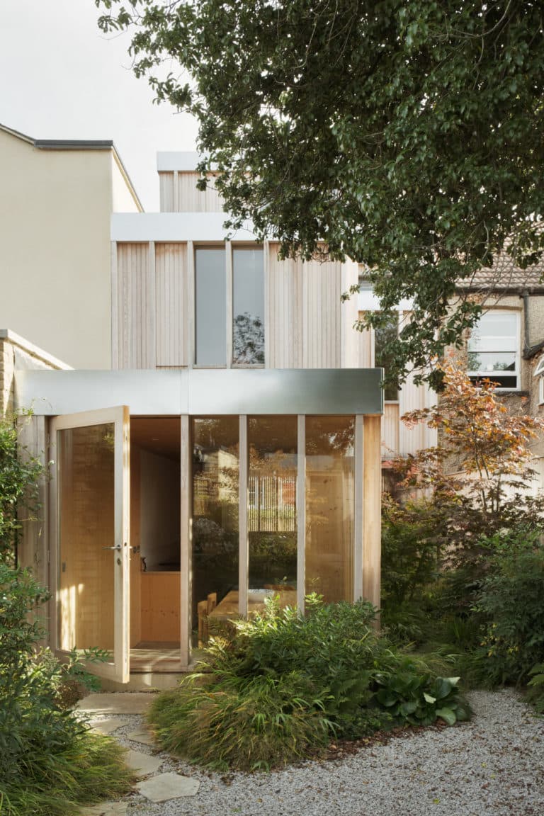 Timber House - Rear of Location House in London - Shootfactory