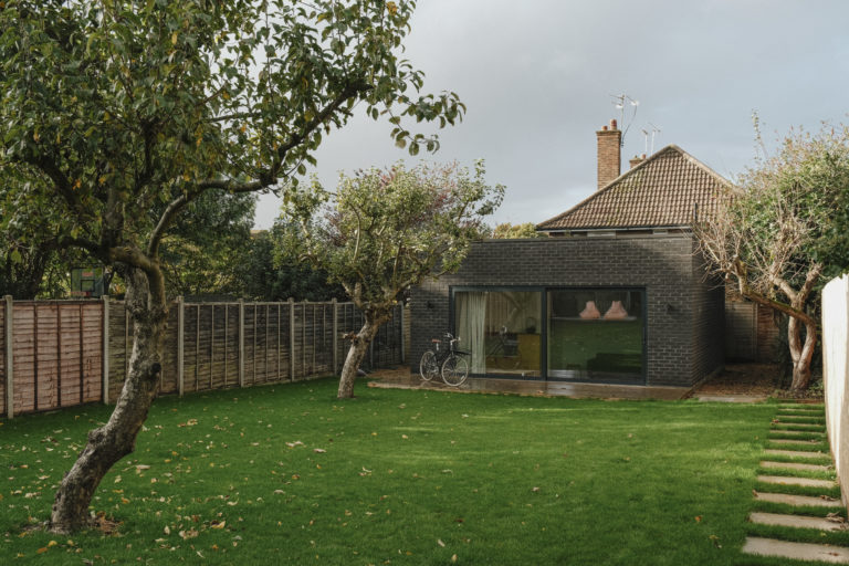 RAW HOUSE LONDON, N2 - SHOOTFACTORY - LONDON HOUSES