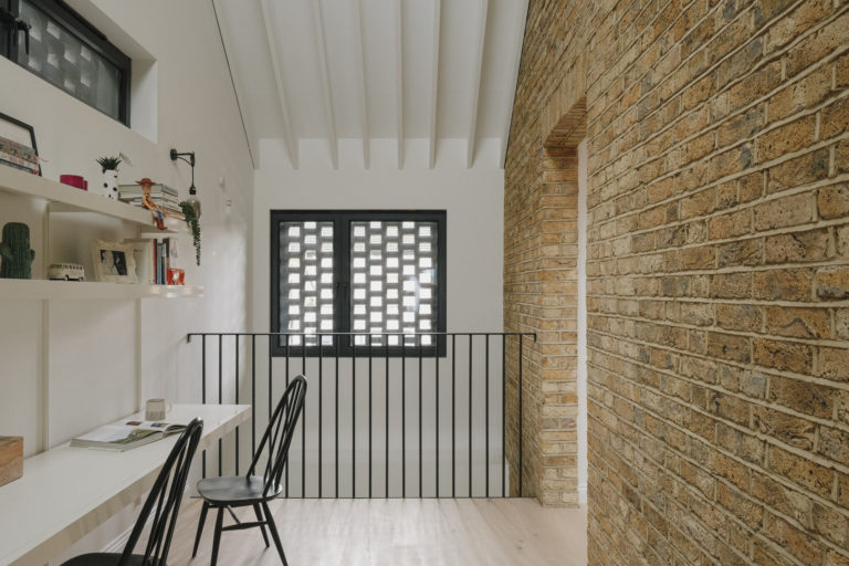 RAW HOUSE LONDON, N2 - SHOOTFACTORY - LONDON HOUSES