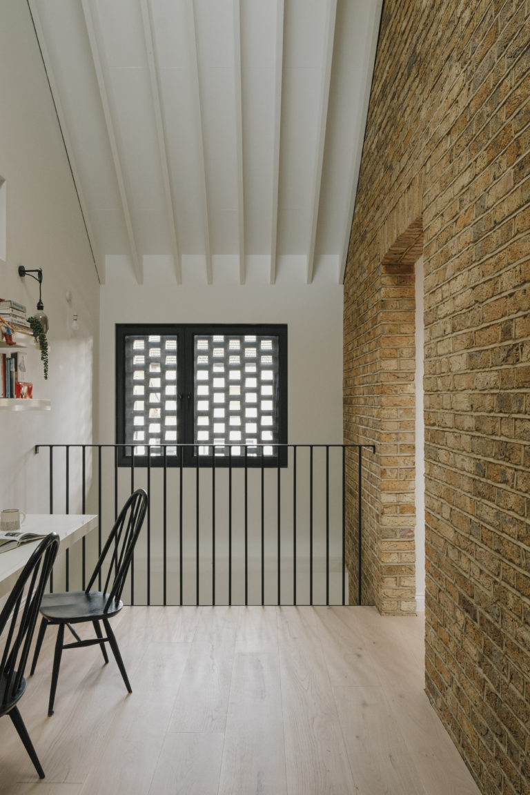 RAW HOUSE LONDON, N2 - SHOOTFACTORY - LONDON HOUSES