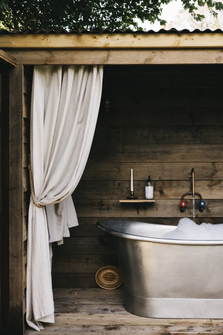 Workers Cottage - Outdoor Zinc Bath and Shed - Shootfactory