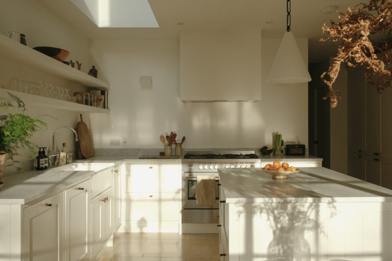 PASCOE LONDON, NW10- SHOOTFACTORY - LONDON HOUSES