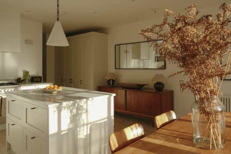 PASCOE LONDON, NW10- SHOOTFACTORY - LONDON HOUSES
