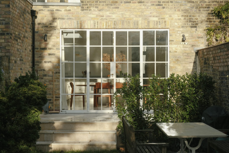 PASCOE LONDON, NW10- SHOOTFACTORY - LONDON HOUSES