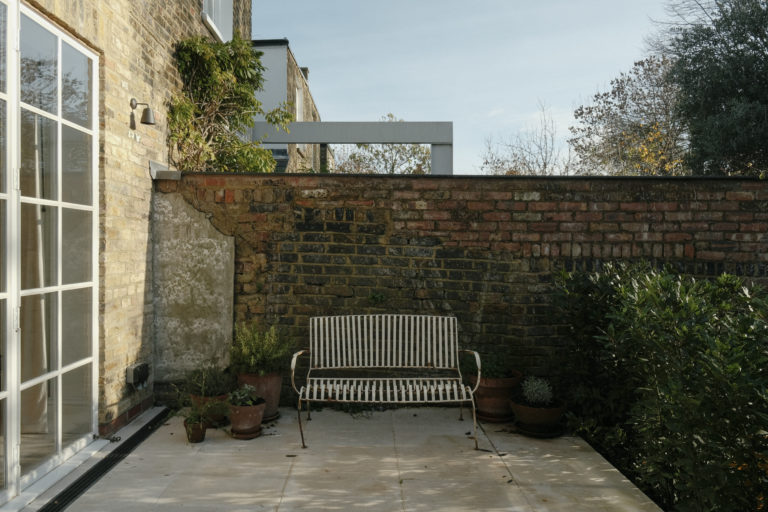 PASCOE LONDON, NW10- SHOOTFACTORY - LONDON HOUSES