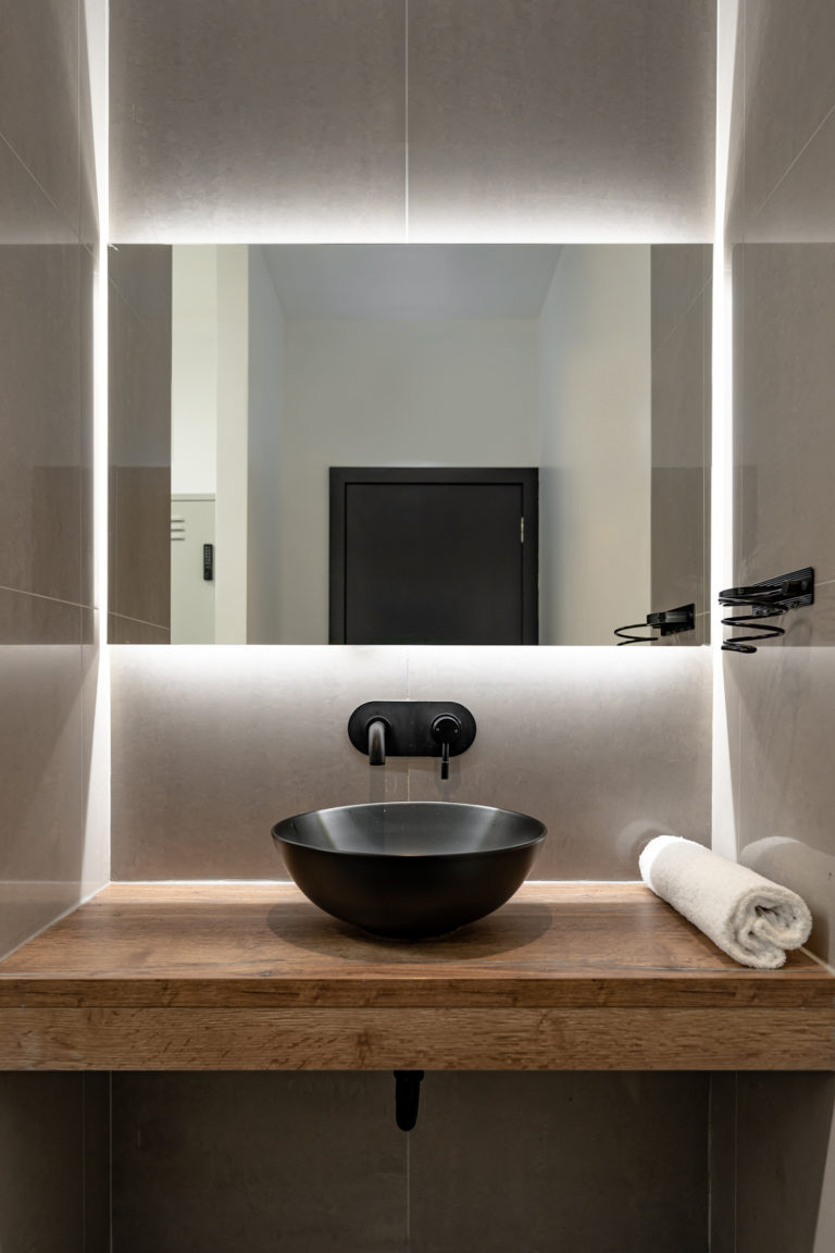 UNIT NINE LONDON, SW11 - SHOOTFACTORY - COMMERCIAL & INDUSTRIAL