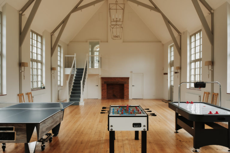 BADMINTON HALL SURREY, GU10 - SHOOTFACTORY - OTHER UK HOUSES