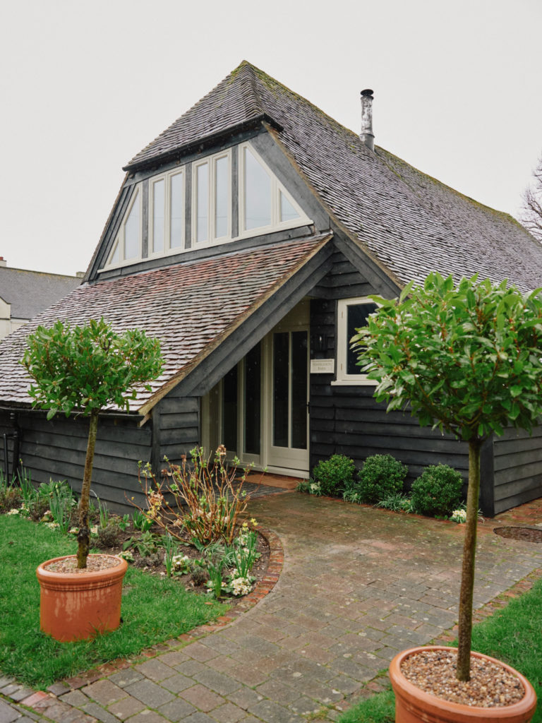 HAMBLEDON HAMPSHIRE, P07 - SHOOTFACTORY - OTHER UK HOUSES