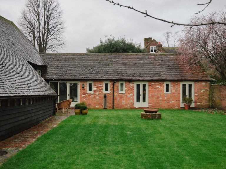 HAMBLEDON HAMPSHIRE, P07 - SHOOTFACTORY - OTHER UK HOUSES