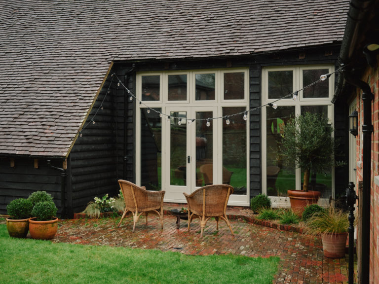 HAMBLEDON HAMPSHIRE, P07 - SHOOTFACTORY - OTHER UK HOUSES