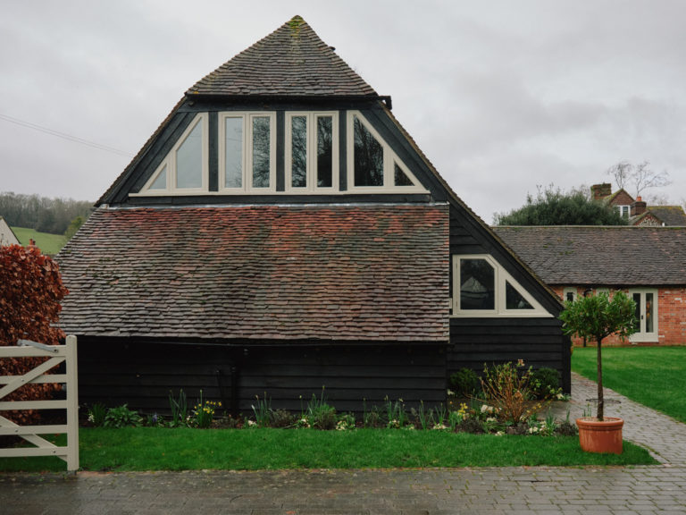 HAMBLEDON HAMPSHIRE, P07 - SHOOTFACTORY - OTHER UK HOUSES