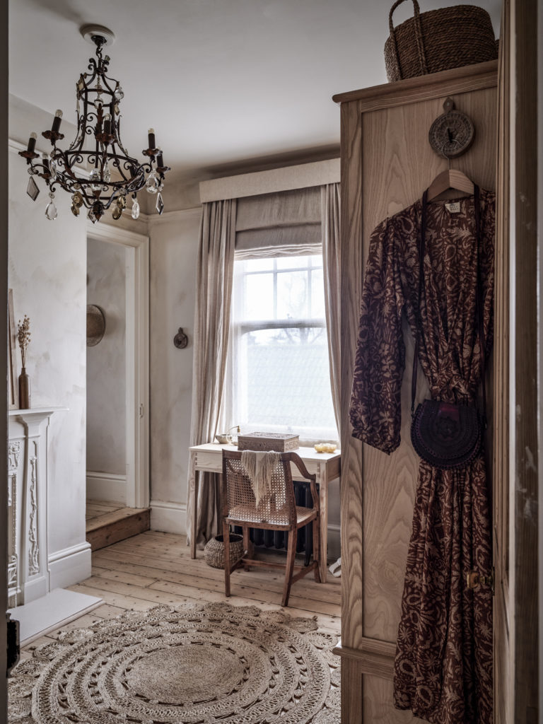 HAYWARDS HEATH, EAST SUSSEX, BN8 - SHOOTFACTORY - OTHER UK HOUSES