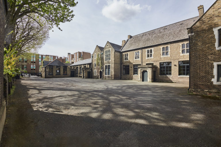 HACKNEY HALL LONDON, E2 - SHOOTFACTORY - PHOTOGRAPHIC STUDIOS