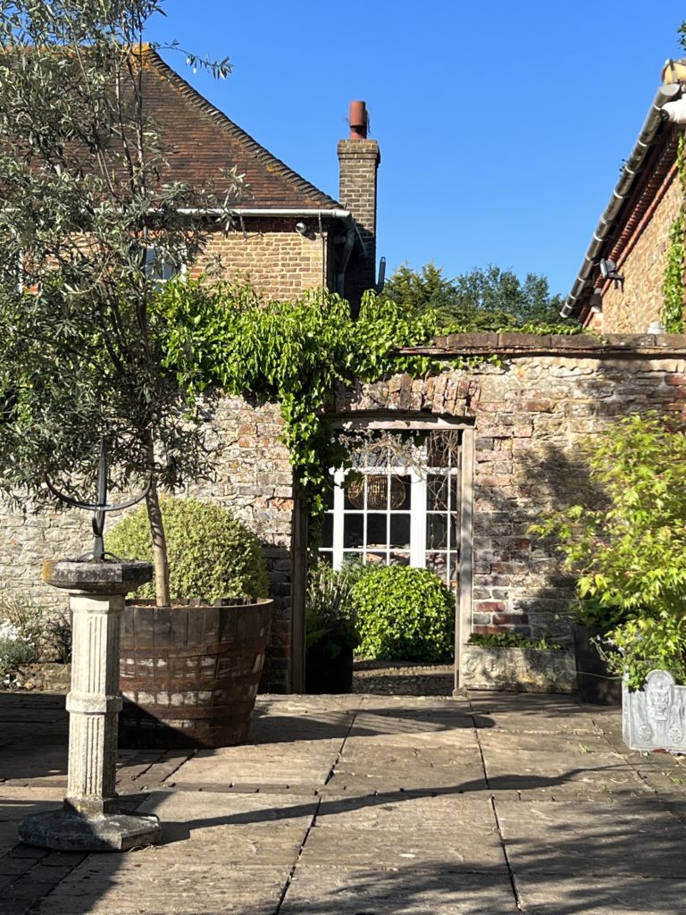 THE COACH HOUSE, SURREY, GU7 - SHOOTFACTORY - OTHER UK HOUSES