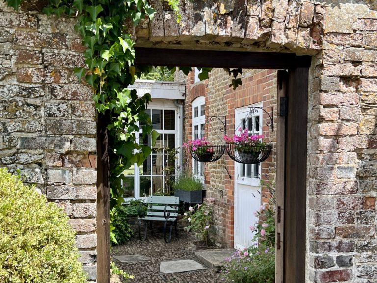 THE COACH HOUSE, SURREY, GU7 - SHOOTFACTORY - OTHER UK HOUSES