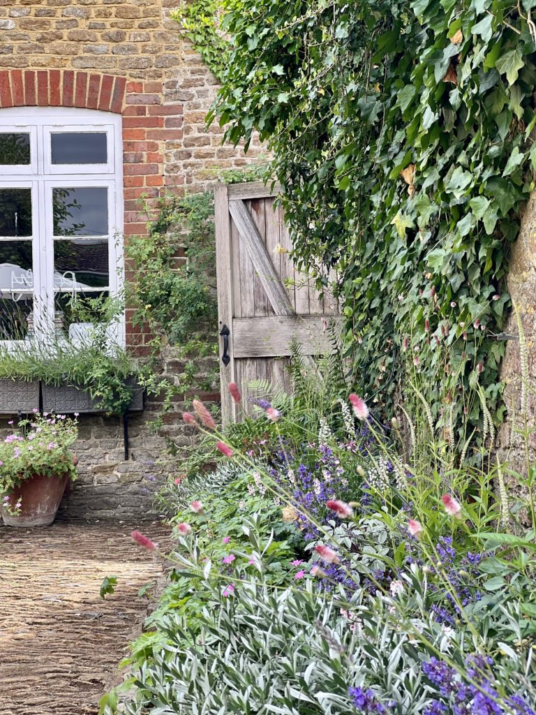 THE COACH HOUSE, SURREY, GU7 - SHOOTFACTORY - OTHER UK HOUSES