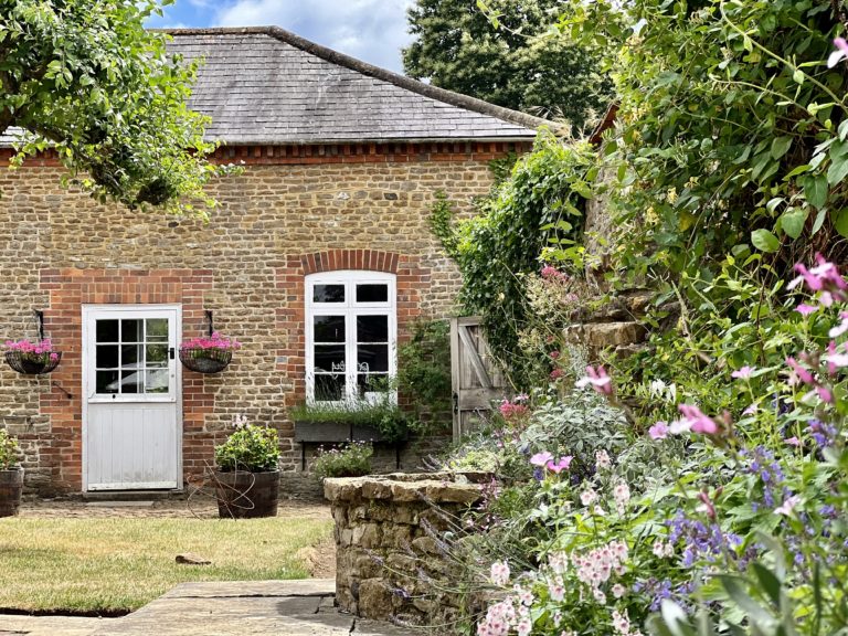 THE COACH HOUSE, SURREY, GU7 - SHOOTFACTORY - OTHER UK HOUSES