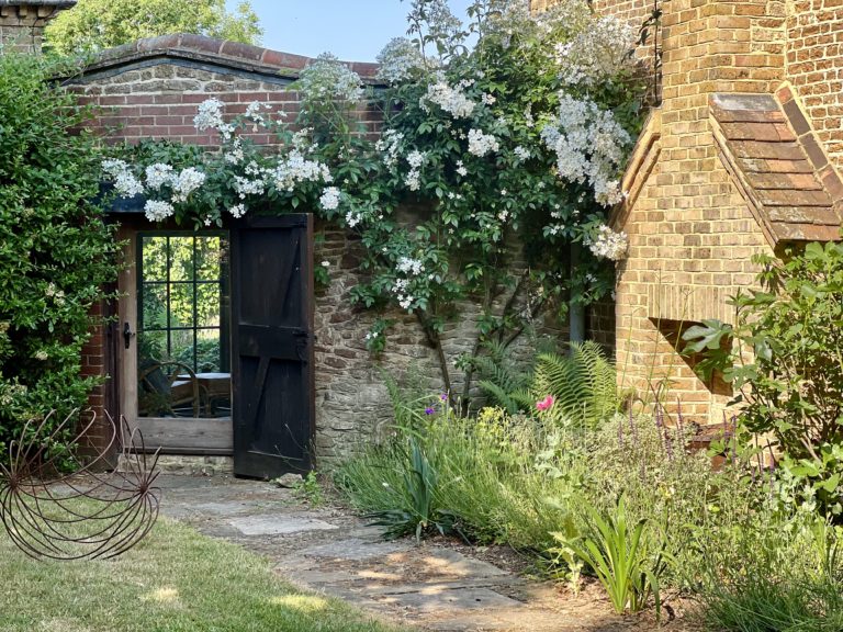 THE COACH HOUSE, SURREY, GU7 - SHOOTFACTORY - OTHER UK HOUSES