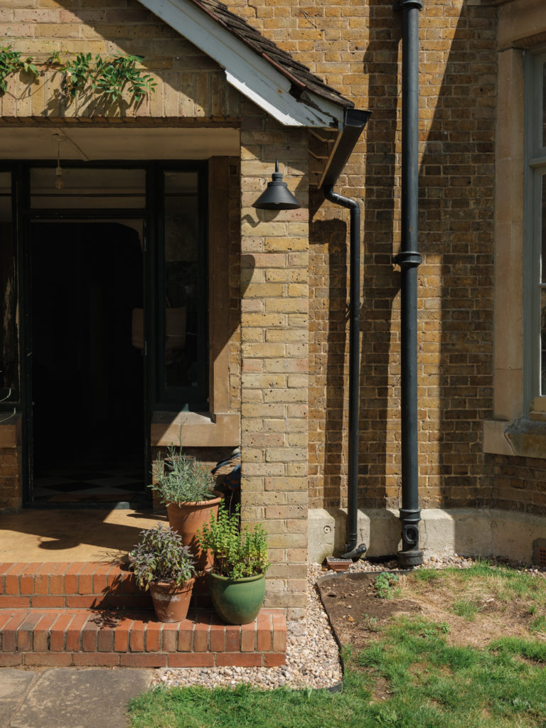 HEATHERDENE, WEYBRIDGE, KT13 - SHOOTFACTORY - OTHER UK HOUSES