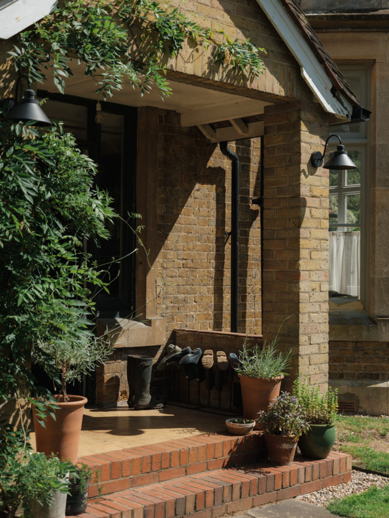 HEATHERDENE, WEYBRIDGE, KT13 - SHOOTFACTORY - OTHER UK HOUSES