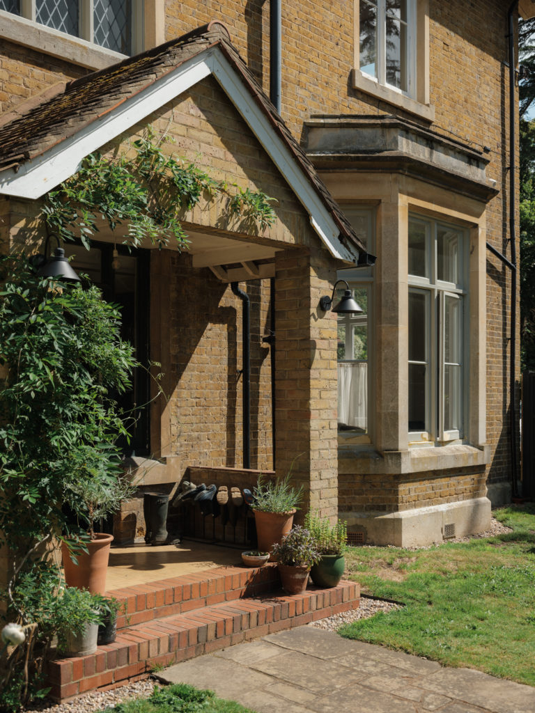 HEATHERDENE, WEYBRIDGE, KT13 - SHOOTFACTORY - OTHER UK HOUSES