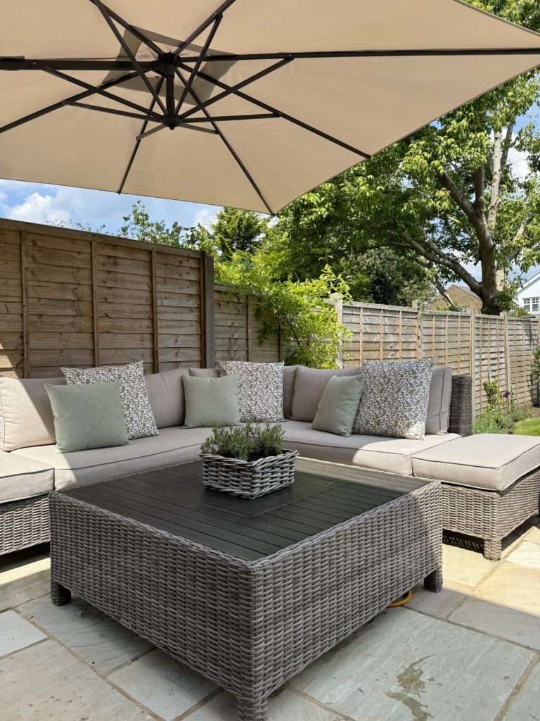 ROSEMARY, SURREY, KT12 - SHOOTFACTORY - OTHER UK HOUSES